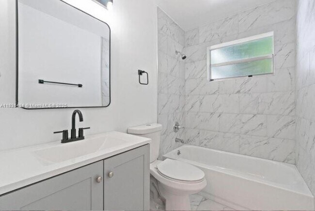 Foto del edificio - 1040 NW 23rd Ter