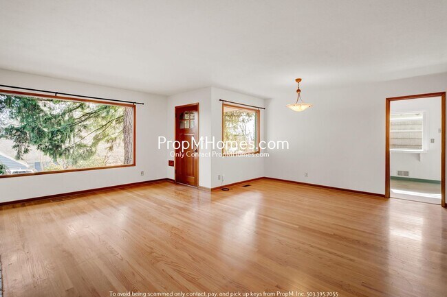 Foto del edificio - Quintessential Two Bedroom home in SW - Beautiful Backyard!