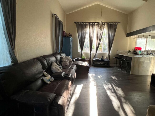 Foto del edificio - 1134 Adele Ln