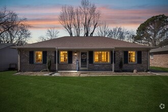 Building Photo - 917 Springmont Dr