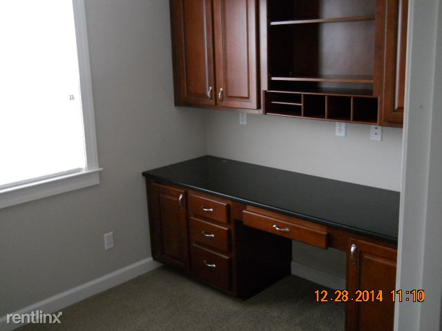 Building Photo - 218 Charleston Dr