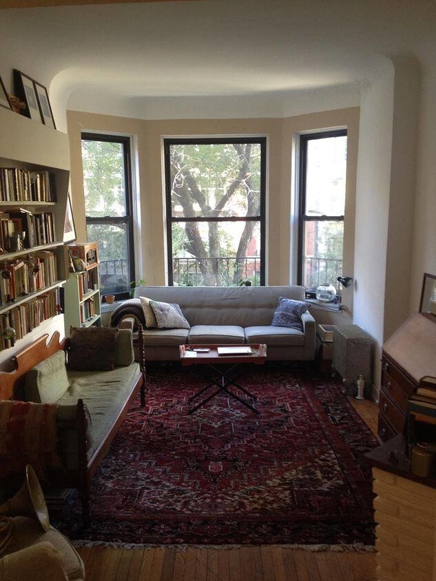 living room - 1353 N State Pkwy