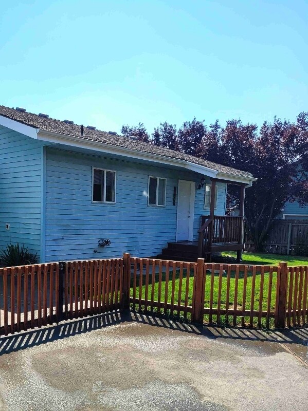 Foto principal - 1926 SW Reindeer Ave