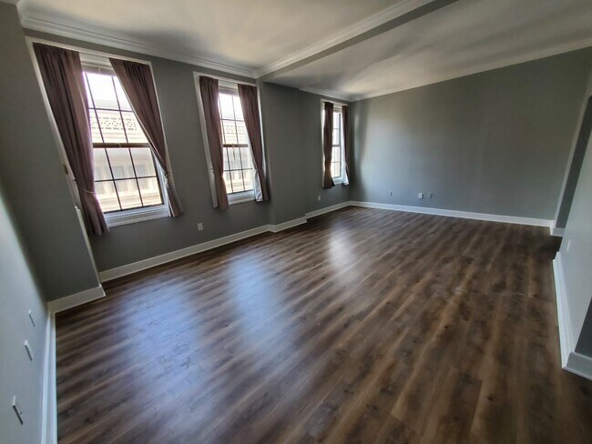 Building Photo - 1 E Chase St