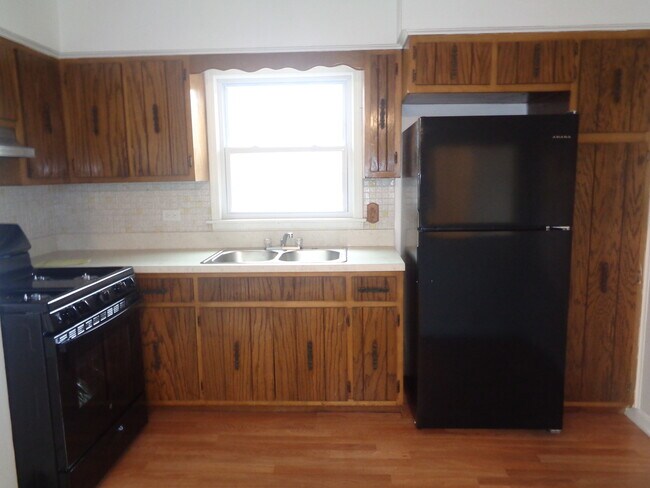 Building Photo - 6151 Marshall Ave