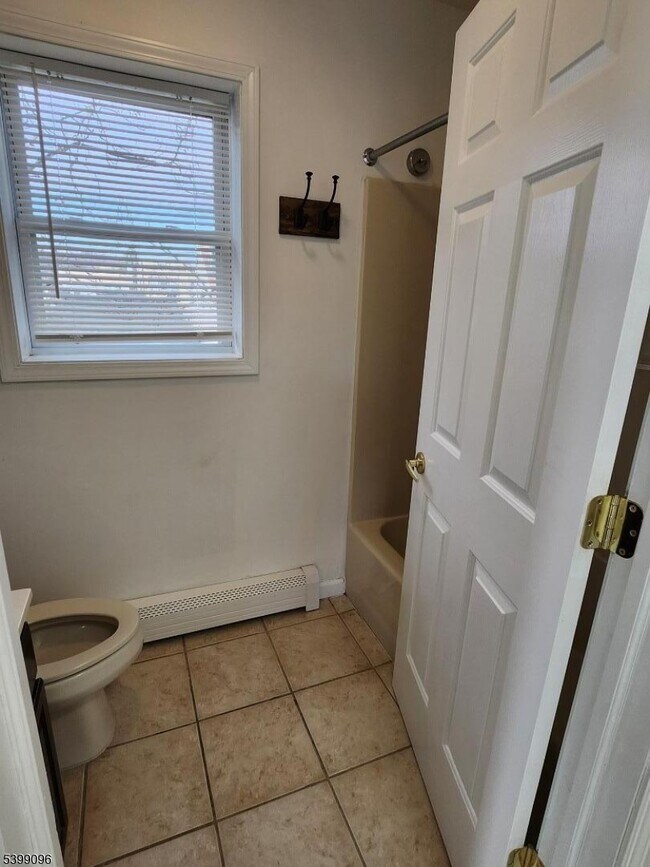 Building Photo - 83 Wayne Ave