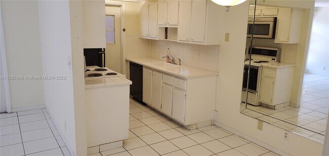 Foto del edificio - 2420 Diana Dr