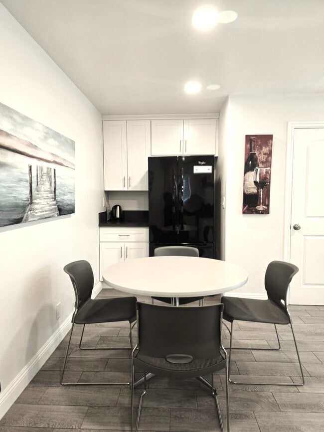 Foto del edificio - 123 E Bennett Ave