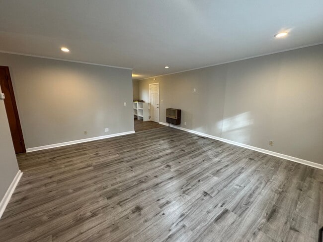 Building Photo - 937/939 E 6TH Ave