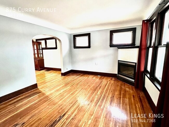 Building Photo - 2 Story Single Family Home Close to U of W...