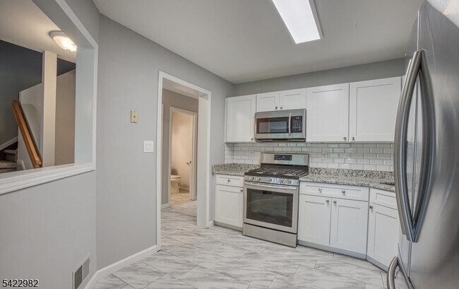 Building Photo - 30 Birch Terrace