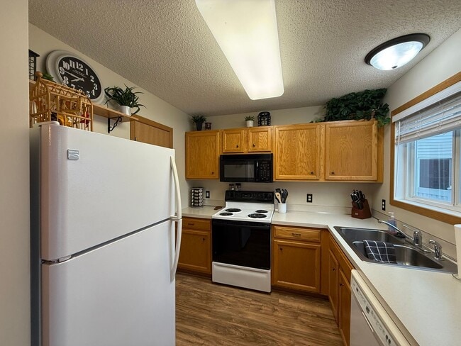 Foto del edificio - 2 Bed Apple Valley Townhome available 4/1/26!