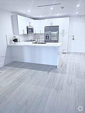 Building Photo - 575 Crandon Blvd
