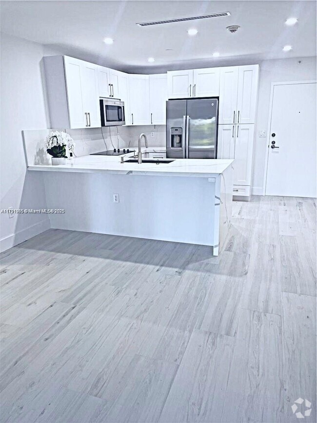Building Photo - 575 Crandon Blvd