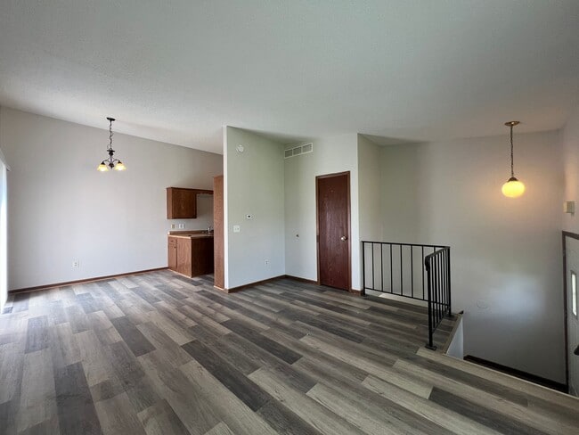 Foto del edificio - Spacious 2-Bed, 1-Bath Townhome with a Gar...