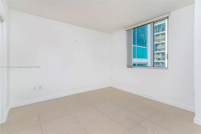 Building Photo - 500 Brickell Ave