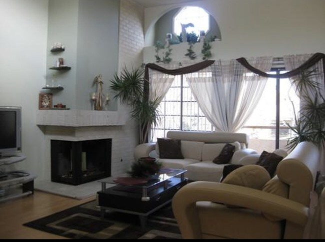 Foto del edificio - 441 E San Jose Ave