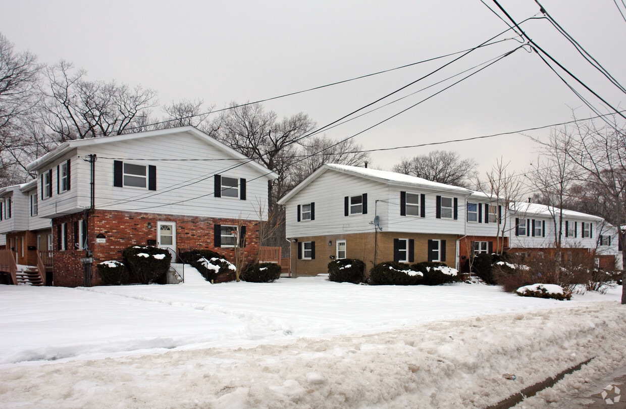 Primary Photo - 470-480 Zahn Dr