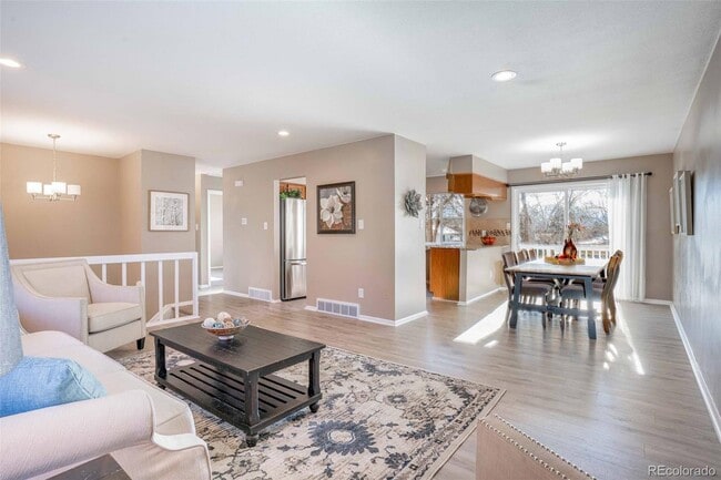 Foto del edificio - 7373 E Fremont Dr
