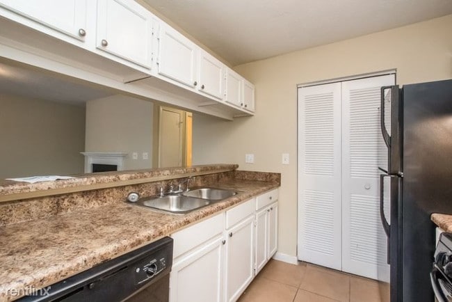 Building Photo - 2 br, 2 bath House - 579 WINDCHASE LN