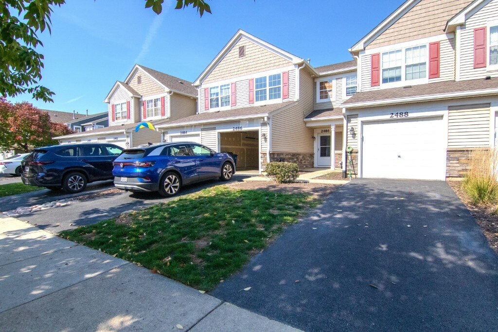 Primary Photo - Beautiful Townhome for Rent in Highly-Rate...