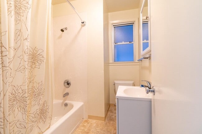 Building Photo - 314A Tamarack Ln