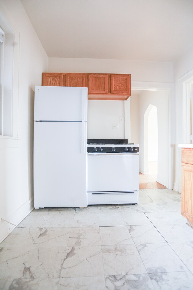 Building Photo - 1324 W Estes Ave