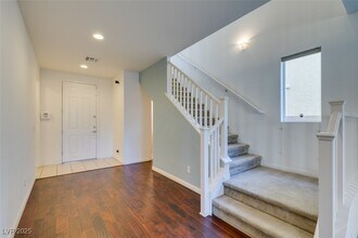 Building Photo - 10465 Saddle Mountain St