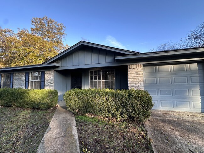 Building Photo - 207 Maryland Dr