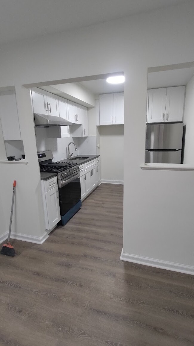 Foto del edificio - 266 West 236 Street