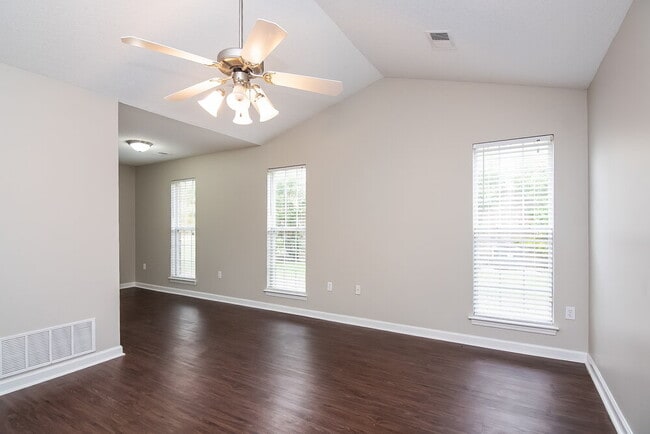 Building Photo - 748 Northwood West Cove