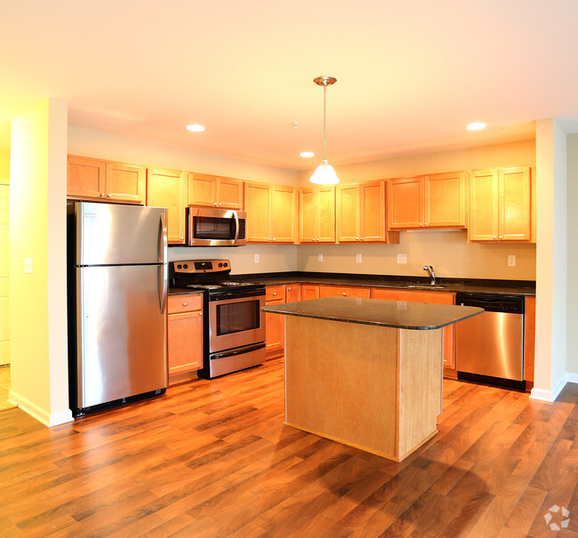 3 Bedroom Townhome Kitchen - Stonebridge Enclave