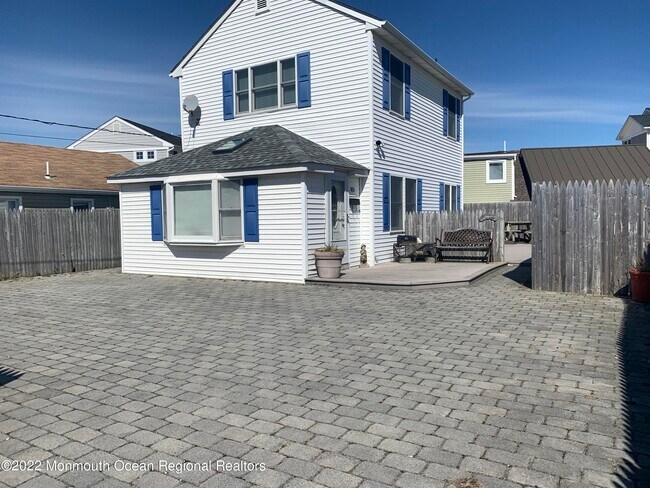 Building Photo - 62 Inlet Dr