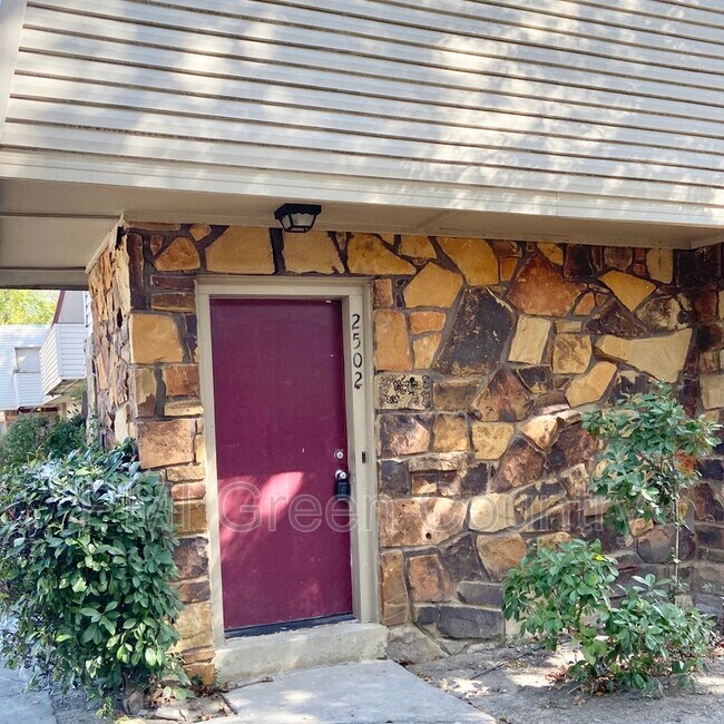 Building Photo - 6607 S Zunis Ave