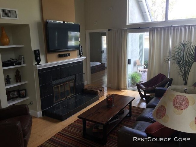 Foto del edificio - 3 bedroom in Valencia CA 91355