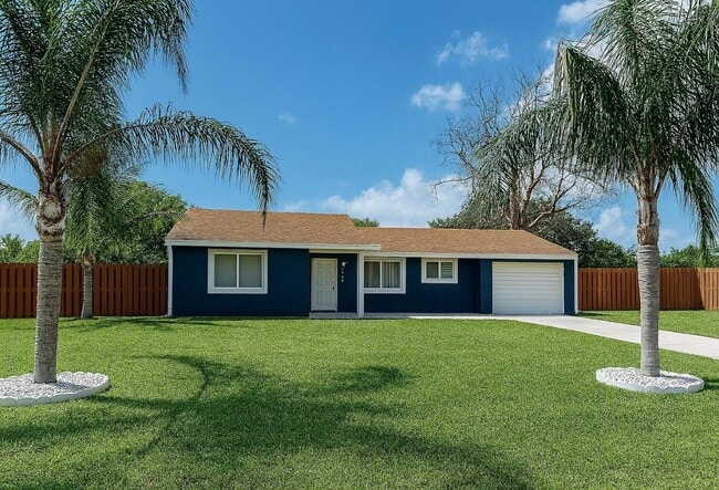 Building Photo - 2055 SE West Dunbrooke Cir