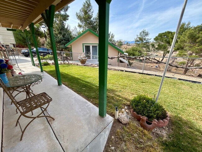 Foto del edificio - 4-BEDROOM 3-Bathroom FURNISHED Peaceful Country Living