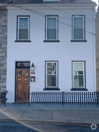 Building Photo - 514 Poplar St