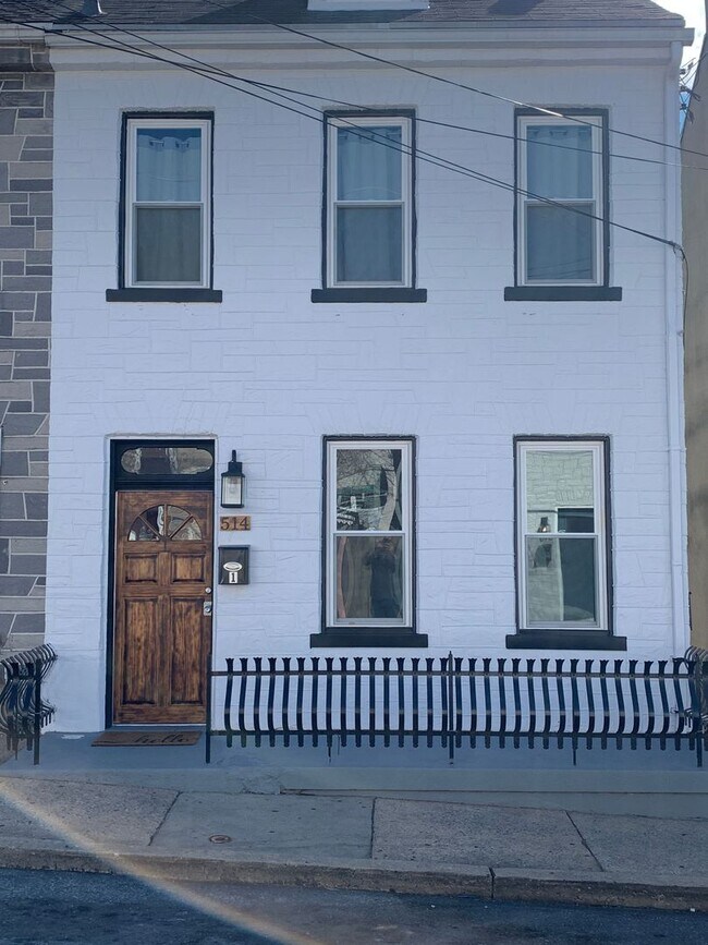 Building Photo - 514 Poplar St