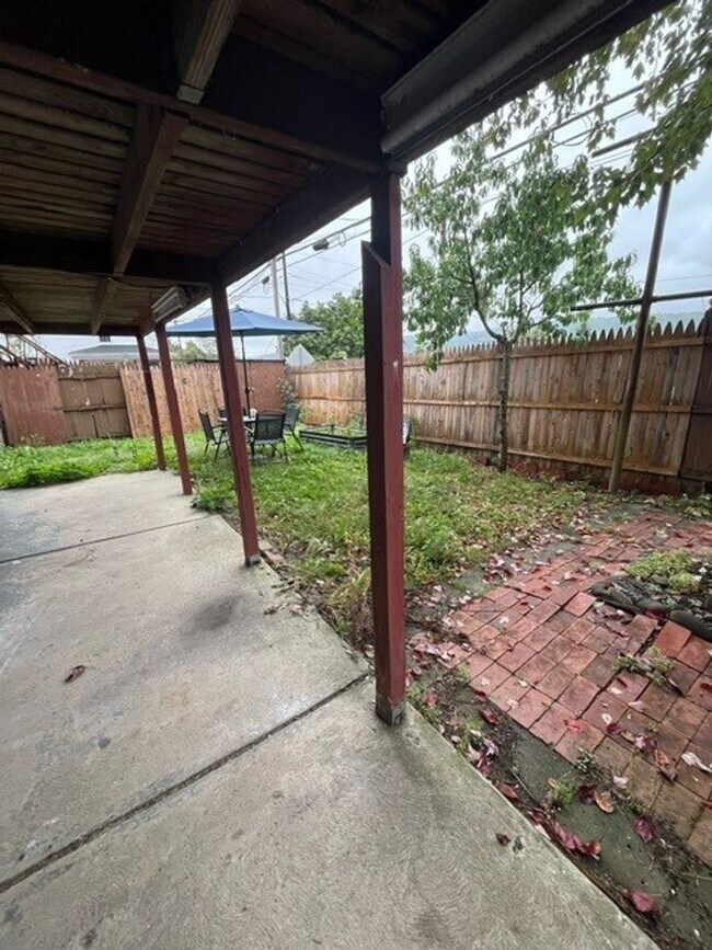 Building Photo - 39 Leisenring St