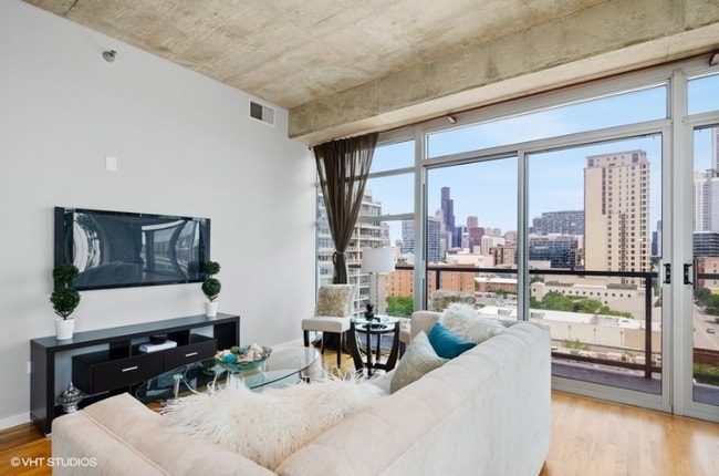 Photo - 1620 S Michigan Ave Apartment