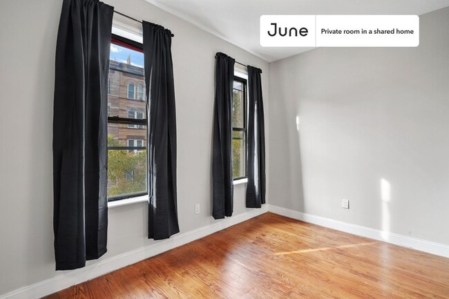 Building Photo - Room in Shared 4 bed/1 bath home