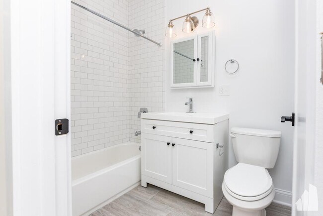 Foto del edificio - 3 bedroom in Chicago IL 60647