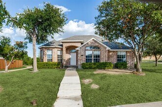 Building Photo - 4500 Saddlebrook Dr