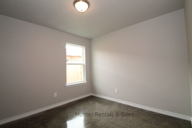 Building Photo - Truly Exceptional! Free Lawn Mowing Servic...