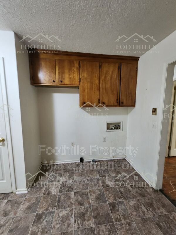 Building Photo - 418 W Fredericks St
