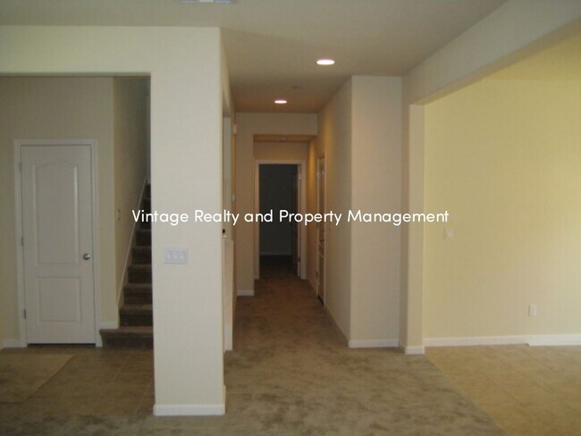 Building Photo - Available Soon!! Big 4 Bedroom Home That H...
