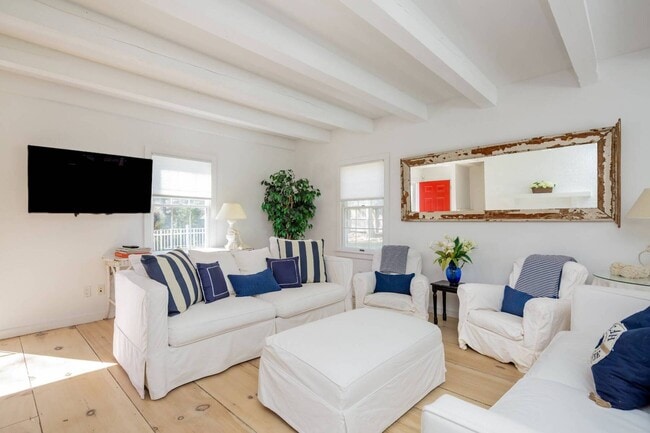 Foto del edificio - 57 Osborne Ln