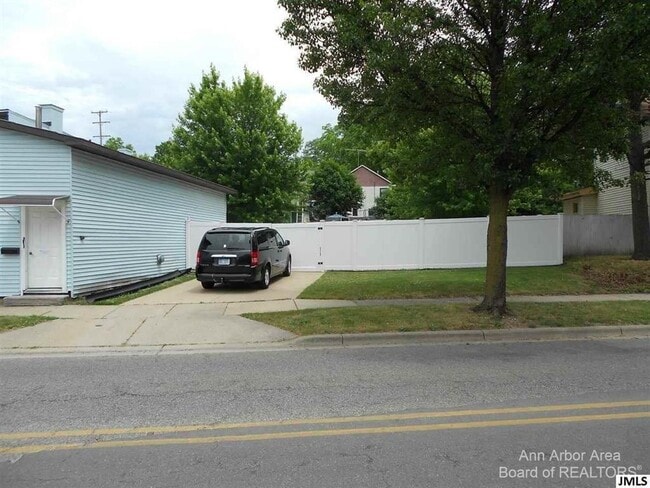 Foto del edificio - 401 Page Ave