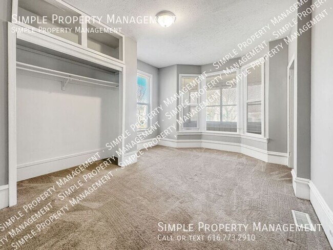 Foto del edificio - 156 Carrier St NE